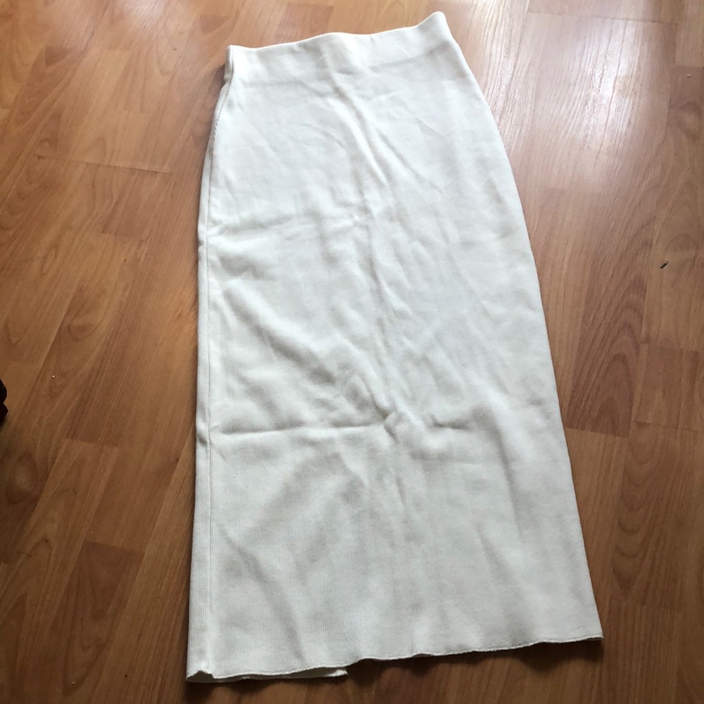 Ribbed white midi skirt